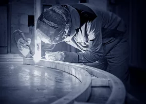 WIG-Schweißer in der Industrie.