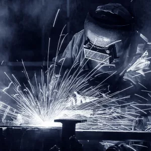 Die WIG-Schweißer Industrie. Ein WIG-Schweißer beim Schweißen.