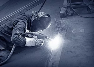 Ein Schweißer bei der Arbeit.